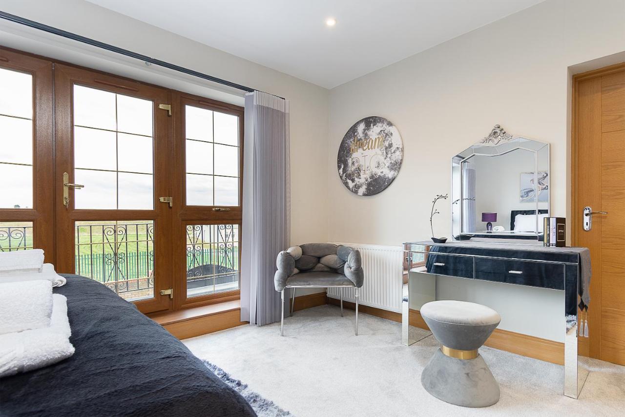 Boutique Green Acre Views Slough Extérieur photo