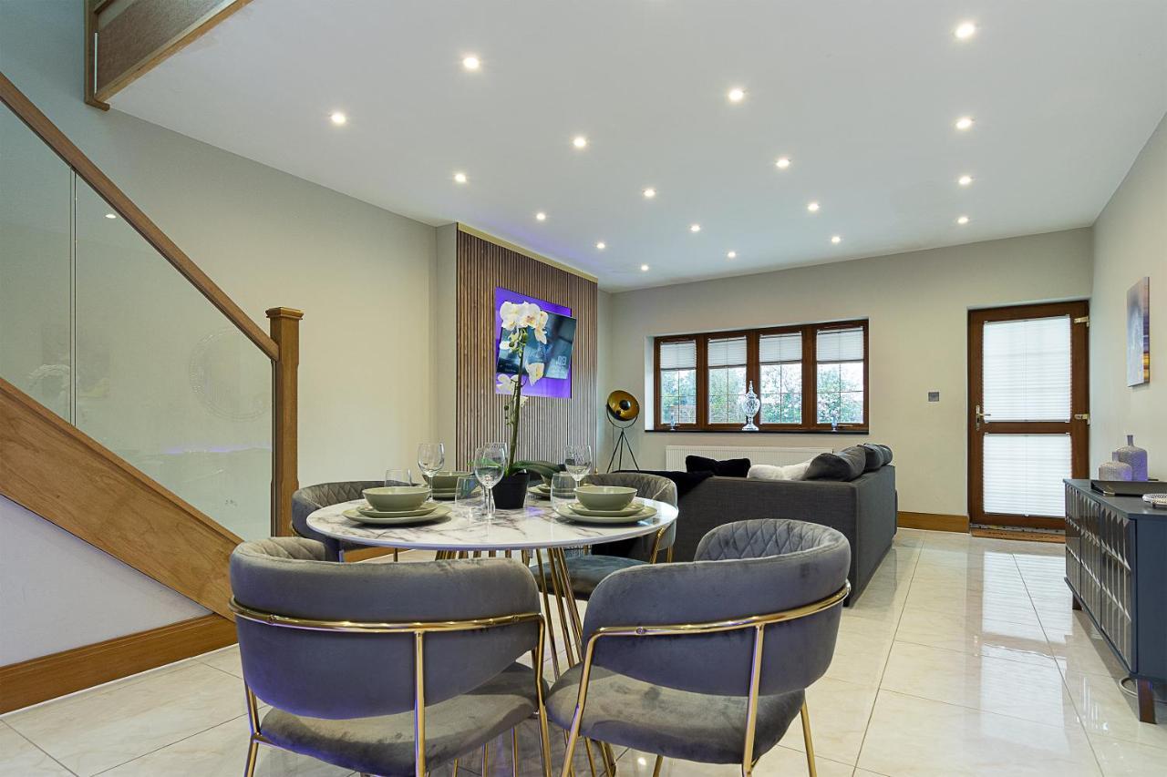 Boutique Green Acre Views Slough Extérieur photo