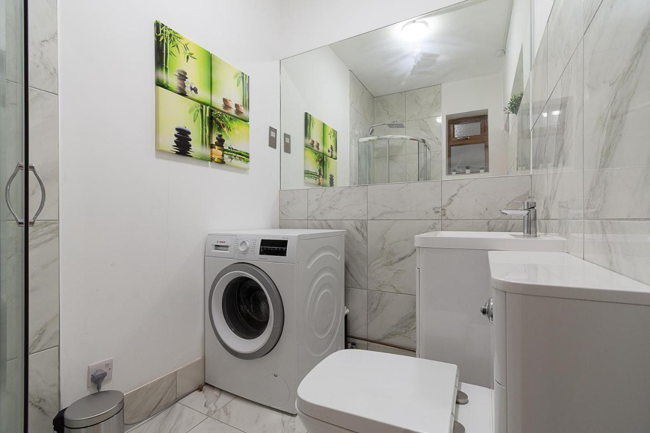 Boutique Green Acre Views Slough Extérieur photo