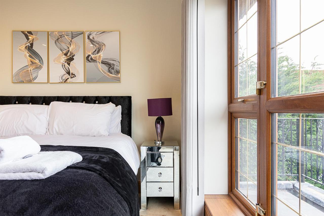 Boutique Green Acre Views Slough Extérieur photo