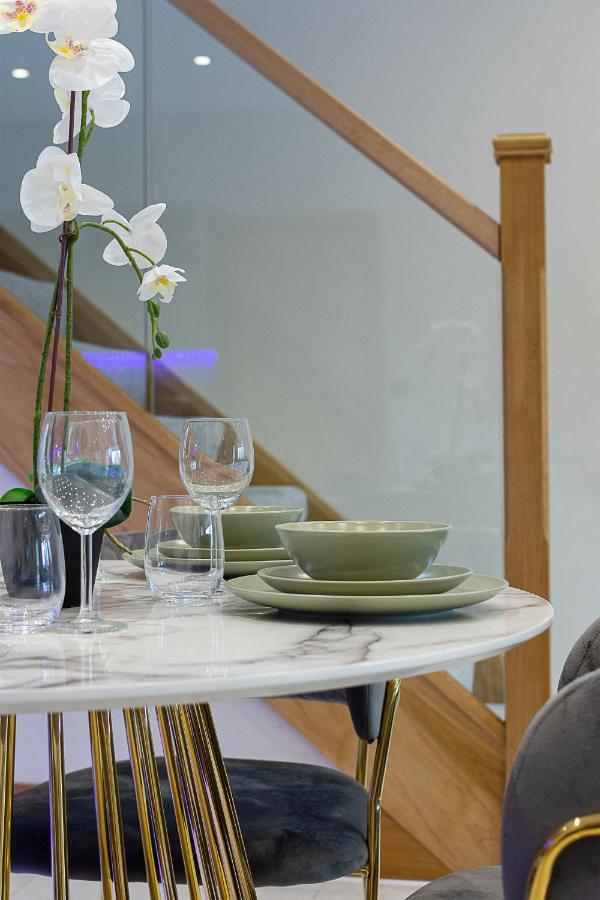 Boutique Green Acre Views Slough Extérieur photo