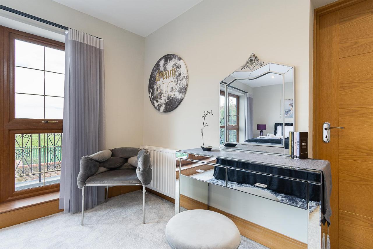 Boutique Green Acre Views Slough Extérieur photo