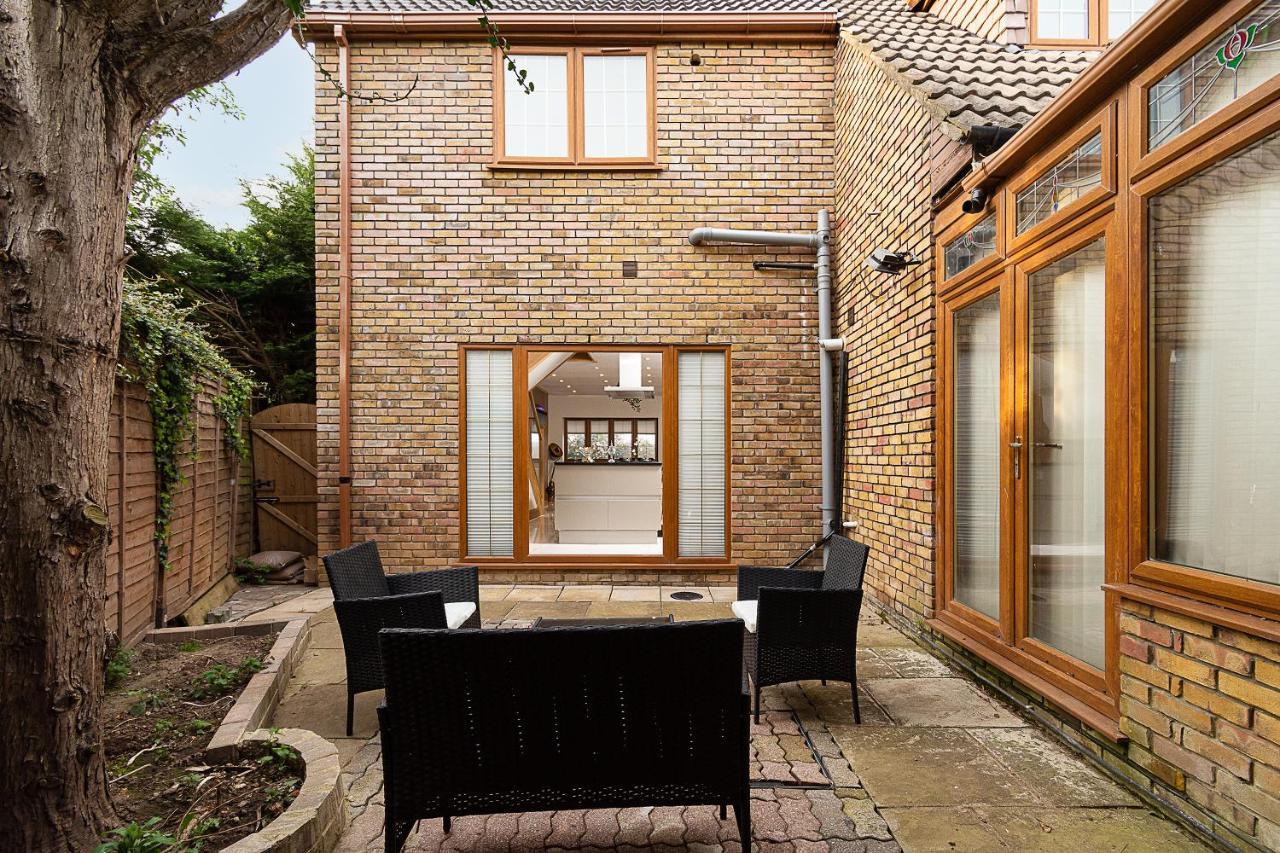 Boutique Green Acre Views Slough Extérieur photo